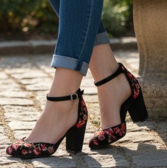 White House Black Market Shoes - Whitte House- Black Floral Embroidered Women's Heels